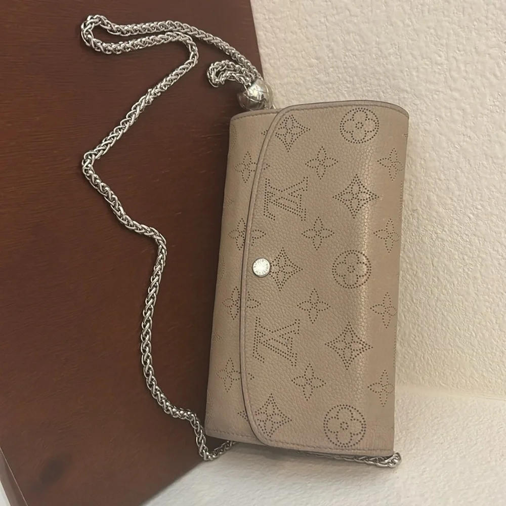 Louis Vuitton Mahina Snappy Wallet , Taupe - Picture 8 of 8
